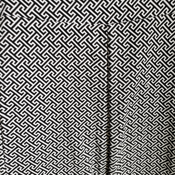 Black and White Pencil Skirt! - Picture 2 of 5